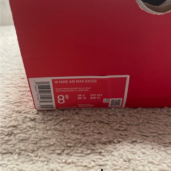 Nike Air Max Excee White and Metallic Gold Shoes - 8.5 Women’s - Picture 7 of 7